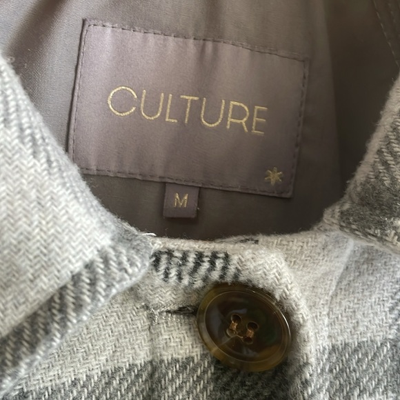 Plaid Button-Up shacket jacket - Picture 4 of 4